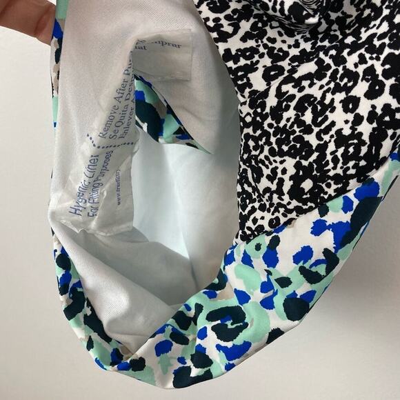 NWT * SPLENDID One Piece Halter Swimsuit in Tropic Spots One - Picture 7 of 13